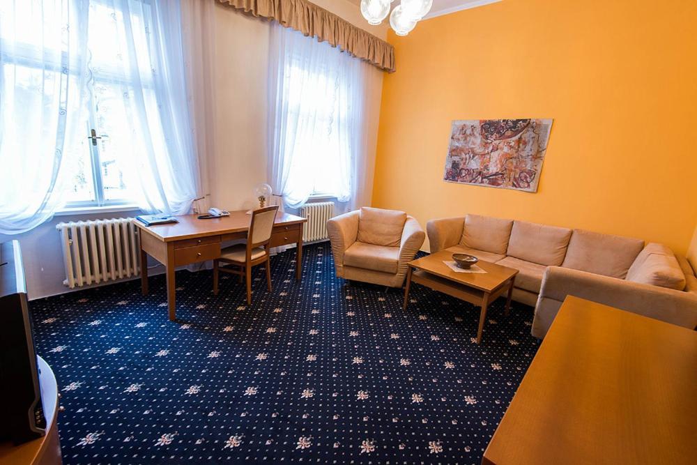 Monti Spa Františkovy Lázně Rum bild